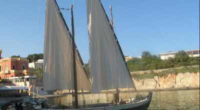 Tricase Porto - 12 maggio 2007 - ore 17,40 - Issata la seconda vela del C...
